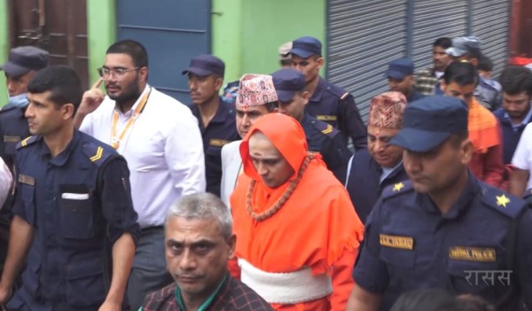 पशुपतिनाथ मन्दिरमा नयाँ भट्ट नियुक्त, नवनियुक्त भट्ट अडिगालाई विधिवत् मन्दिर प्रवेश गराइयो      